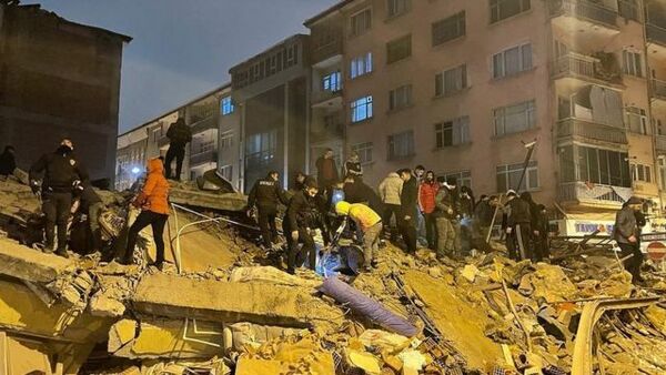 Más de 1.200 muertos en Turquía y Siria tras un terremoto de magnitud 7,8 - El Trueno
