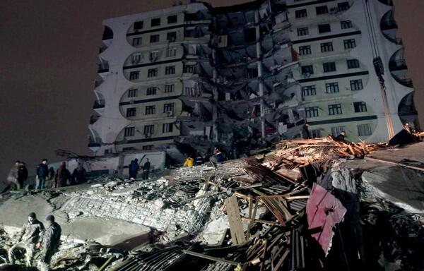 El número de muertos en Turquía y Siria supera los 1.500 tras devastador terremoto | OnLivePy