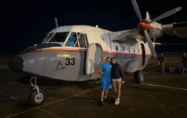 Pablito Lescano, de un show a otro, en avión de la Fuerza Aérea Paraguaya – Prensa 5
