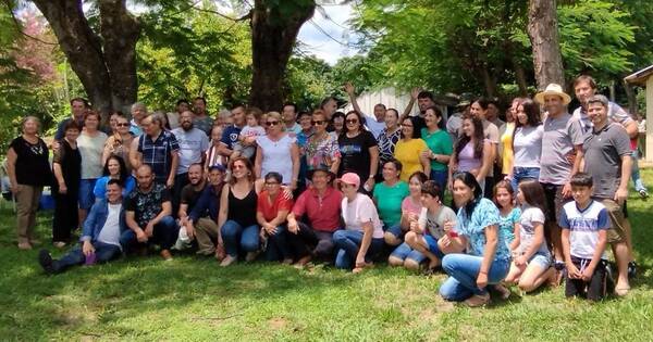 La Nación / Se reunieron tres generaciones de la familia Britos de Coronel Oviedo