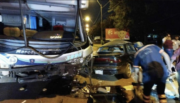 Diario HOY | Conductor muere tras chocar contra un bus en Coronel Oviedo