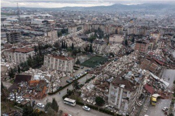 Víctimas fatales de terremoto en Turquía y Siria aumentan a más de 1.600 | 1000 Noticias