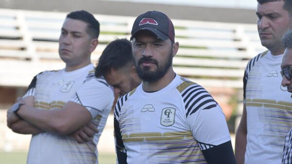Carlos Humberto Paredes toma el mando de Tacuary