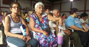 La Nación / Gobierno destina unos G. 180 mil millones por mes en pensiones para la tercera edad