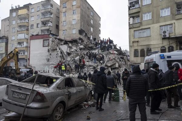 Terremoto en Turquía: Bomberos paraguayos se preparan para ayudar en rescates - Mundo - ABC Color