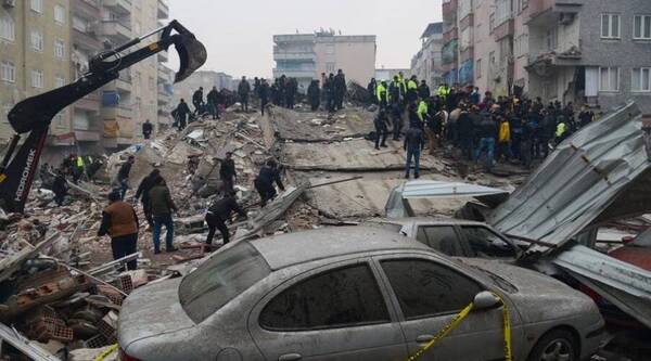 ¡Terrible! Saltan videos del terremoto en Turquía