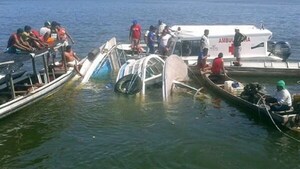 Al menos 3 muertos y 5 desaparecidos al hundirse barco turístico en Río de Janeiro