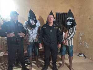 Detienen a dos hombres tras desarmar una moto presumiblemente robada
