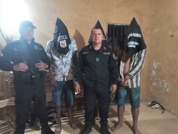 Detienen a dos hombres tras desarmar una moto presumiblemente robada