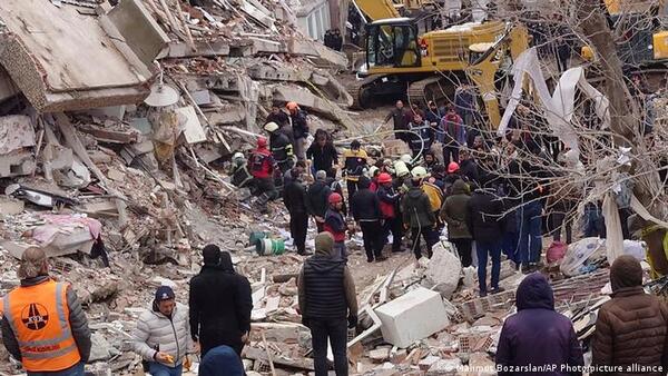Gobierno transmite condolencias y se solidaridad con Türkiye tras fuerte terremoto - El Trueno