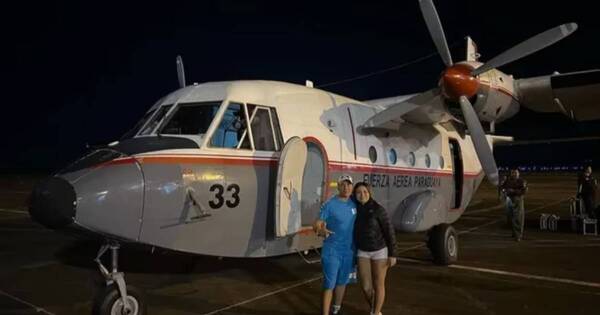 La Nación / Cantante de Damas Gratis causó revuelo por utilizar avión de la Fuerza Aérea Paraguaya