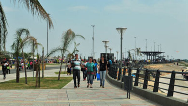 Joven pide noviazgo y pasa flor de pelada en plena costanera de Asunción