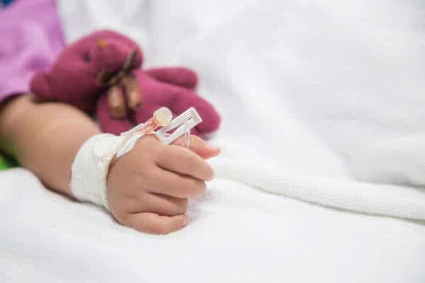 ¡Milagro de vida! Despertó la pequeña que fue víctima de una bala perdida - Noticiero Paraguay