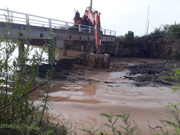 Realizaron trabajos de limpieza del cauce del Pilcomayo en zona de Gral. Díaz