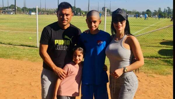 El hijo de Rossana Barrios y Raúl Román fue "bautizado" por sus compas