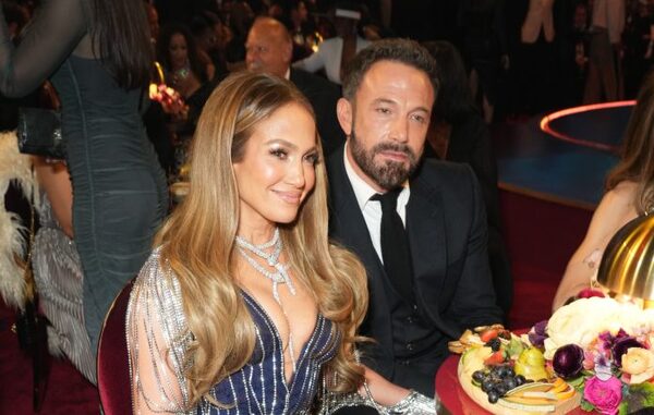La cara de aburrimiento de Ben Affleck durante los Grammy se volvió meme - Megacadena — Últimas Noticias de Paraguay