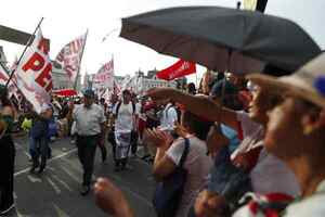 Protestas persisten en el 12 % del territorio peruano, sin enfrentamientos - MarketData