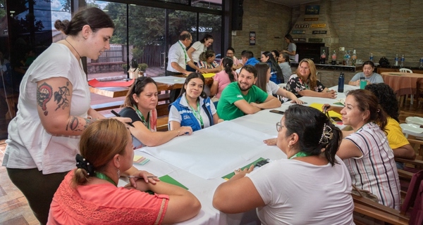 Fundación Paraguaya capacita a servidores públicos y líderes comunitarios