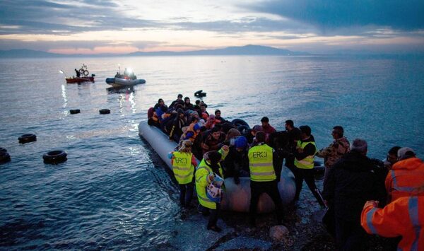 Al menos 3 migrantes perecen en nuevo naufragio frente a Grecia | 1000 Noticias