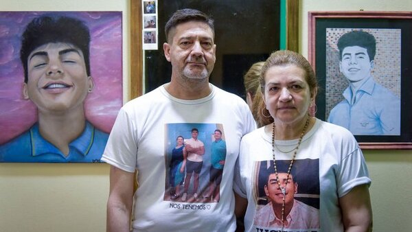 “Disfrutaron al asesinar a mi hijo llamándolo negro de m…”