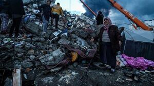 Más de 4.300 muertos en Turquía y Siria por devastadores terremotos