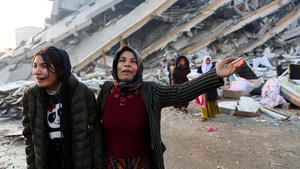 Turquía y Siria esperan la llegada de las ayudas internacionales mientras la cifra de muertos se acerca a los 5.000