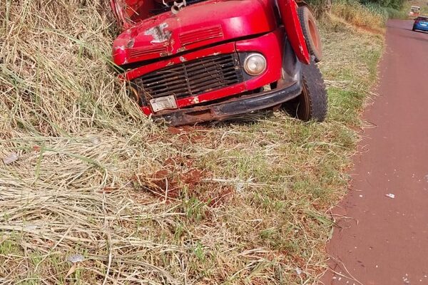 Camionero se accidenta en Itaipyte