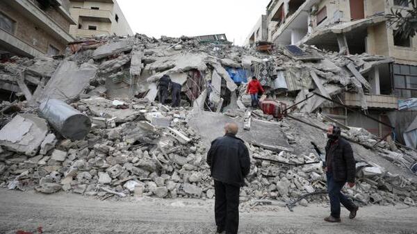 Sube a casi 3.400 la cifra de muertos en Turquía por devastadores terremotos - Radio Imperio