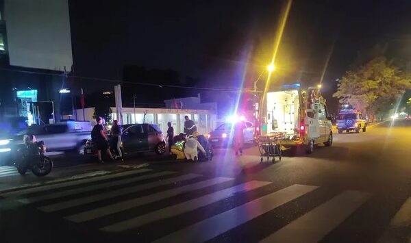 Motociclista accidentado fue trasladado tras una hora porque no llegaba la ambulancia del SEME - Policiales - ABC Color