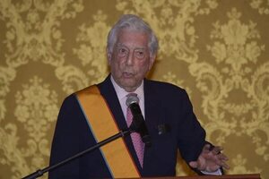 Mario Vargas Llosa entra a los 86 años en la Academia Francesa - Literatura - ABC Color
