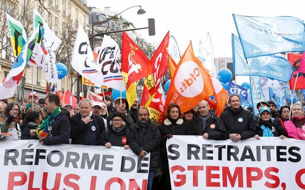 Francia vive su tercera jornada de huelgas contra la reforma jubilatoria de Macron - .::Agencia IP::.