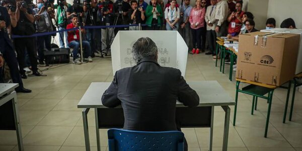 Ecuador celebra comicios municipales marcados por el asesinato de dos candidatos