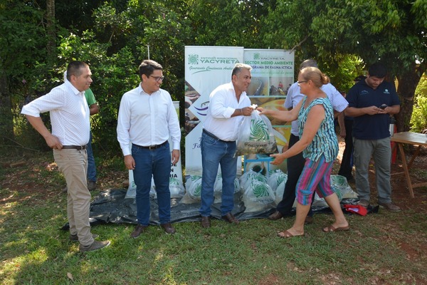 EBY entrega alevines a 38 familias piscicultoras de San Juan del Paraná - .::Agencia IP::.