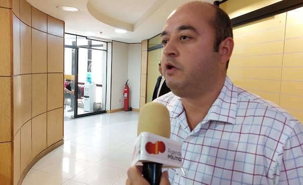 Senador Franco desconoce que Cartes tenga impedimentos para solicitar préstamos para la ANR
