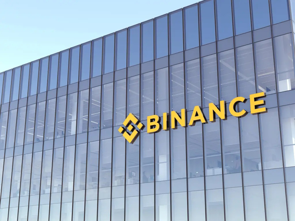 Binance suspenderá temporalmente las transferencias bancarias en dólares - Revista PLUS
