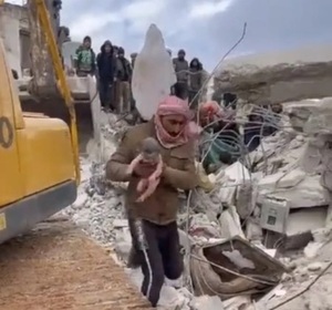 Salvan a bebé recién nacido entre escombros en Siria - Unicanal