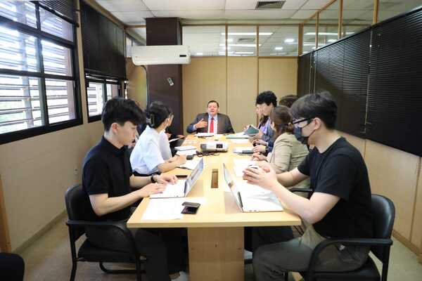 Investigadores de Corea se encuentran en el país para fortalecer el sector farmacéutico nacional - Revista PLUS