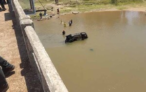 Auto iba a alta velocidad, perdió control y cayó al río Tebicuary: tres muertos – Prensa 5