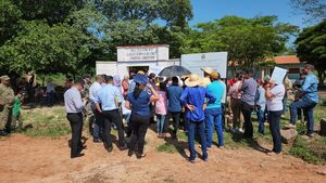 Padres de una escuela se oponen a retorno de dos docentes