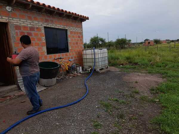 Instituciones estatales se aseguran de abastecer de agua potable a comunidades
