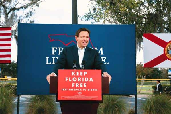 El distrito de Disney quedaría en manos de supervisores elegidos por el gobernador Ron DeSantis - Revista PLUS