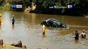 Tres fallecidos tras aparatosa caída de camioneta al río Tebicuary - Noticias Paraguay
