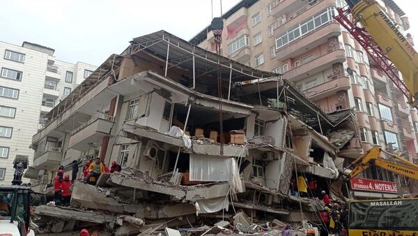 Más de 7.200 muertos por los terremotos, de ellos más de 5.400 en Turquía
