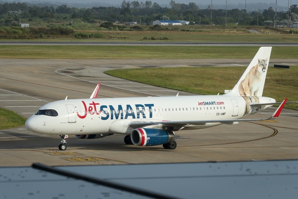 JetSmart expresa su interés en adquirir el 100 % de acciones de colombiana Viva - MarketData