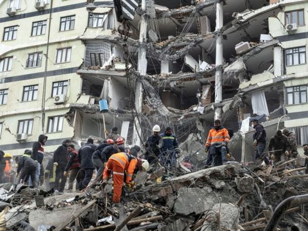 Más de 7.200 muertos por los terremotos, de ellos más de 5.400 en Turquía