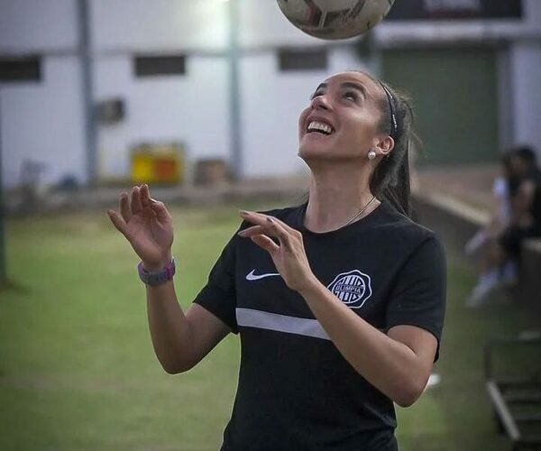 Jessica Santacruz se despide del Olimpia