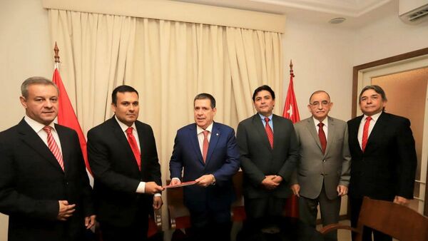 Abdismo pide sesión para analizar con expertos la situación de Cartes