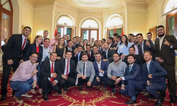 Bettina Aguilera encabeza reunión de jóvenes con Marito