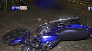 Motociclista muere al chocar contra un árbol en Asunción - Noticias Paraguay