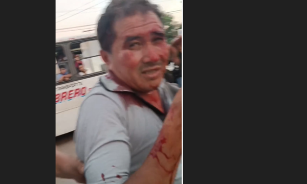 (Video) Degenerado fue corregido por su víctima con un zapato dentro de un ómnibus: “Me manoseo y empezó a masturbarse”